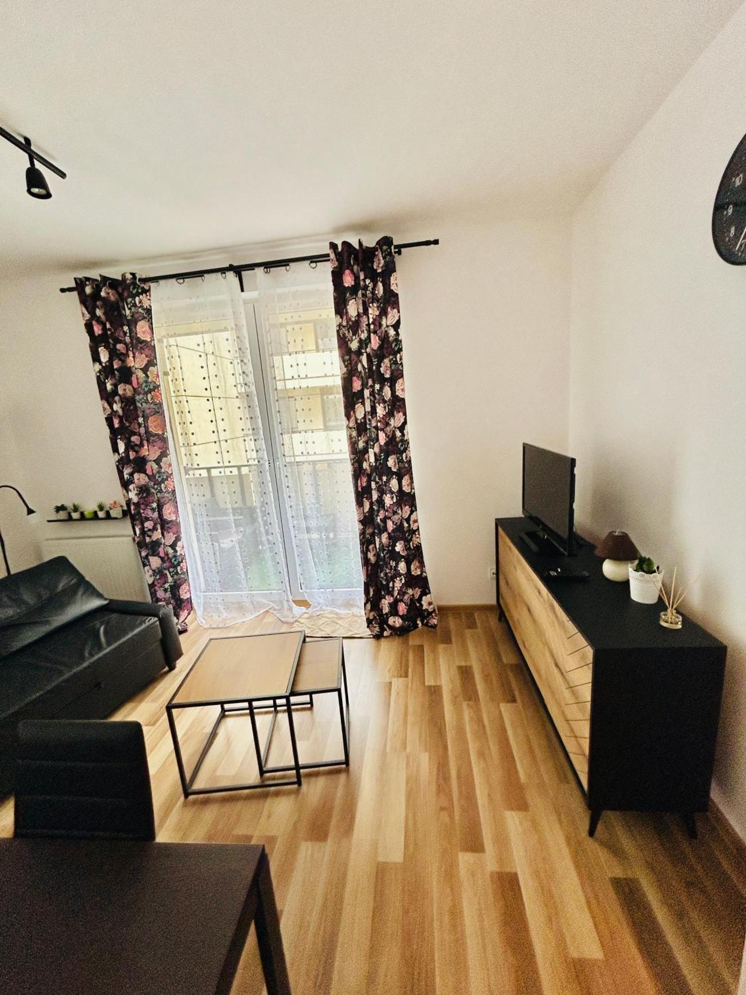 Apartament, Free Parking, Blisko Rynek-dworzec Pkp-pks, Sklepy Apartament Wrocław
